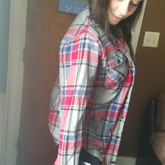 A flannel - Picture 4 of 5